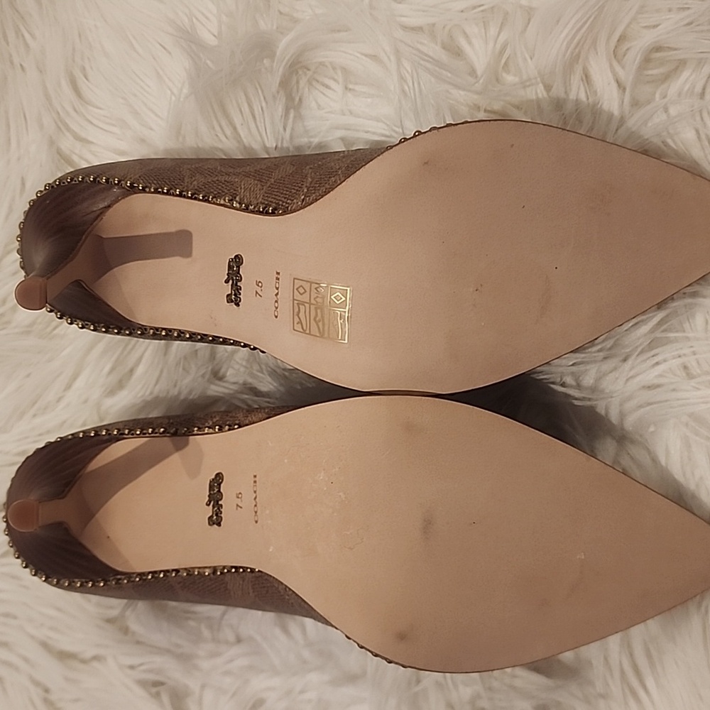 NWOT Coach Heels Size 7.5 - Picture 3 of 6